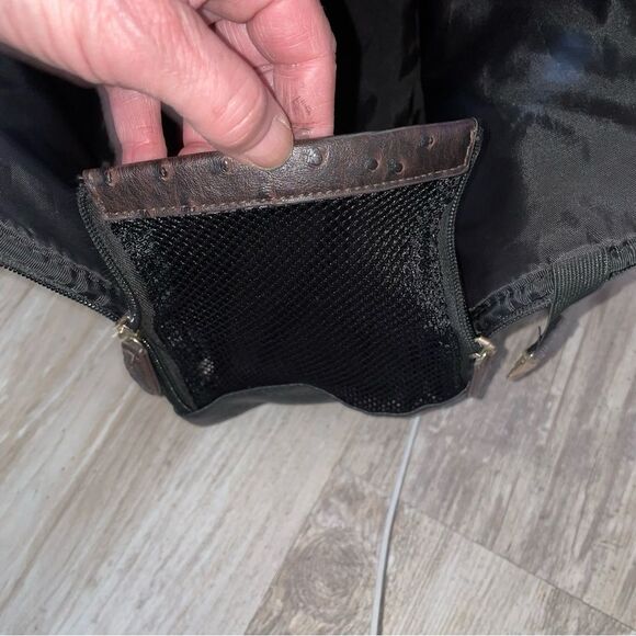 New Bueno dog tote-carrier with on board storage - Picture 10 of 12